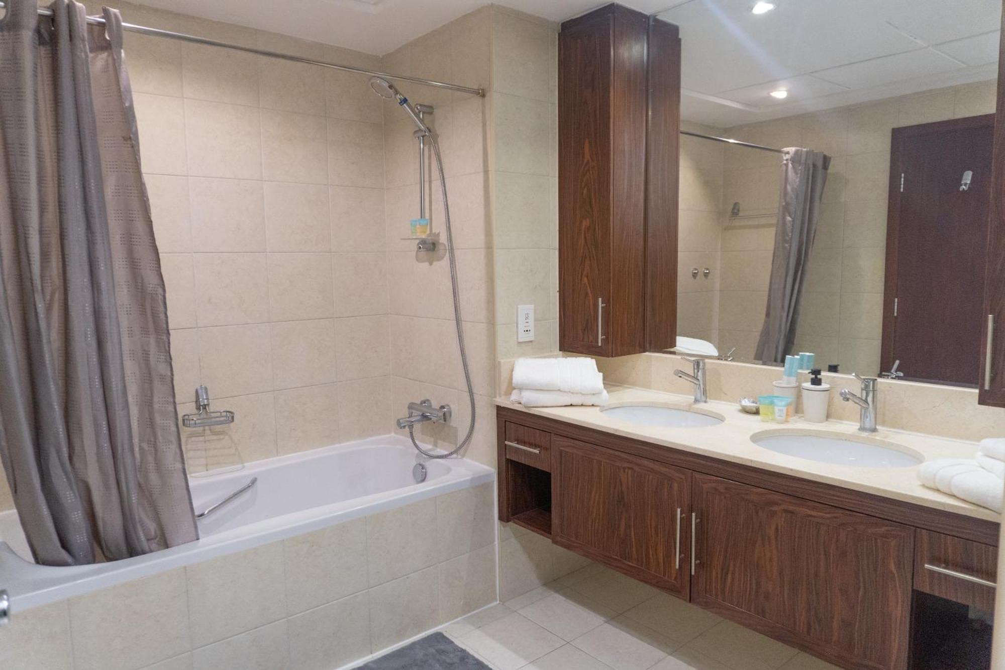 Downtown Oasis, Burj Khalifa Views, Luxury Amenities Leilighet Dubai Eksteriør bilde