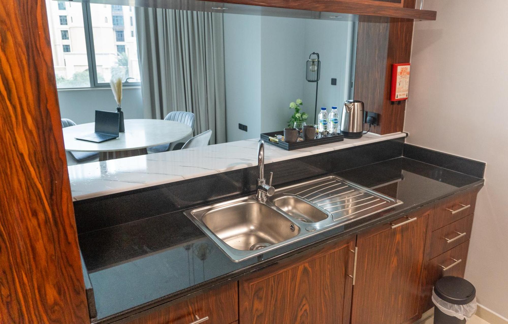 Downtown Oasis, Burj Khalifa Views, Luxury Amenities Leilighet Dubai Eksteriør bilde