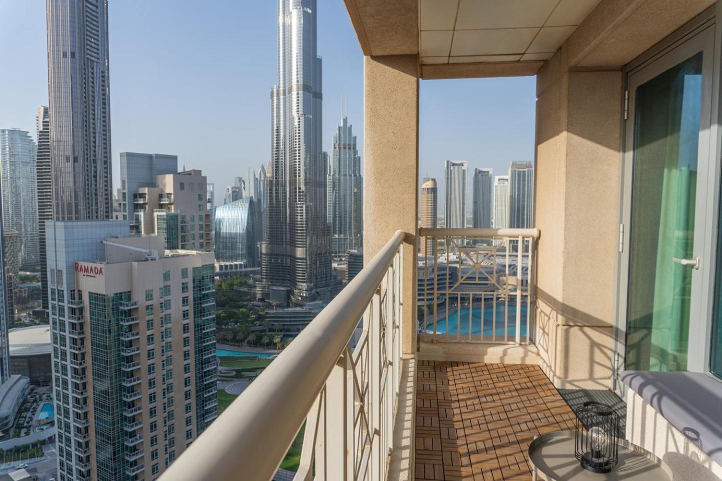 Downtown Oasis, Burj Khalifa Views, Luxury Amenities Leilighet Dubai Eksteriør bilde